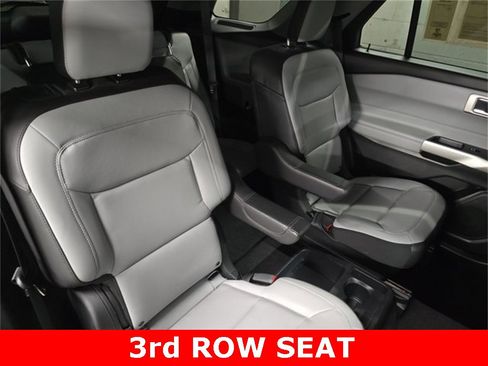 Used 2021 Ford Explorer XLT w/ Equipment Group 202A image 11