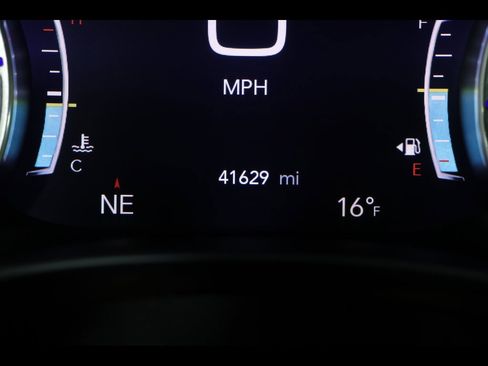 Used 2022 Chrysler Pacifica Limited image 26