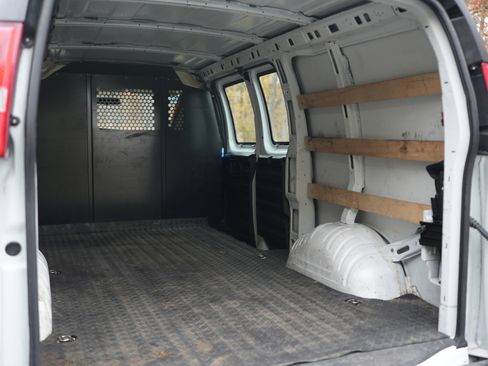 Used 2023 Chevrolet Express 2500 w/ Driver Convenience Package image 10