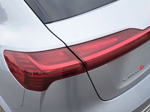 Certified 2023 Audi e-tron S Premium Plus AWD/4WD image 38