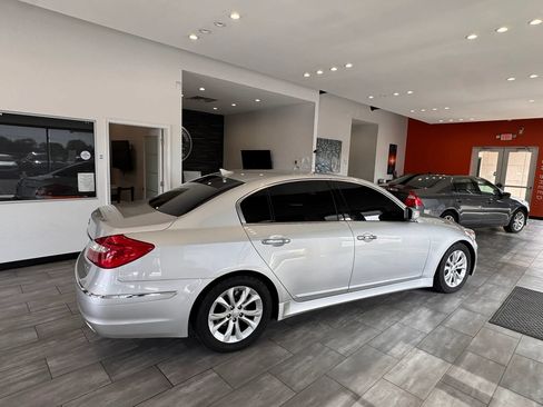 Used 2012 Hyundai Genesis 3.8 RWD image 13