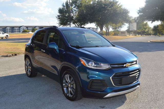Used 2020 Chevrolet Trax LT w/ LT Convenience Package FWD image 3