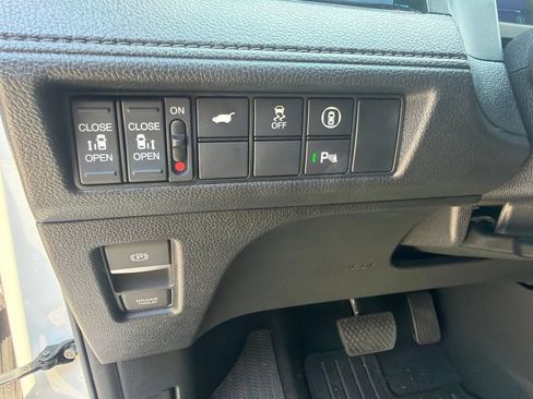 Used 2024 Honda Odyssey Touring image 11