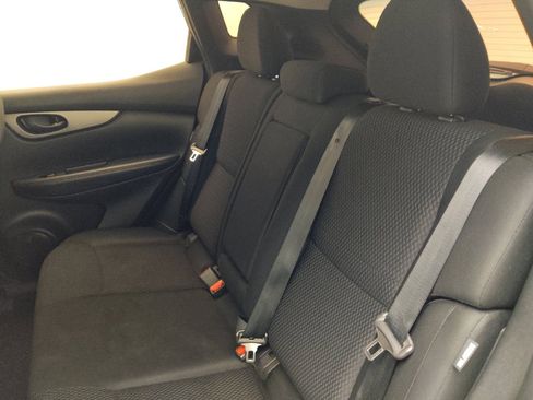 Used 2020 Nissan Rogue Sport S image 18