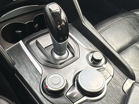 Used 2018 Alfa Romeo Giulia AWD image 29