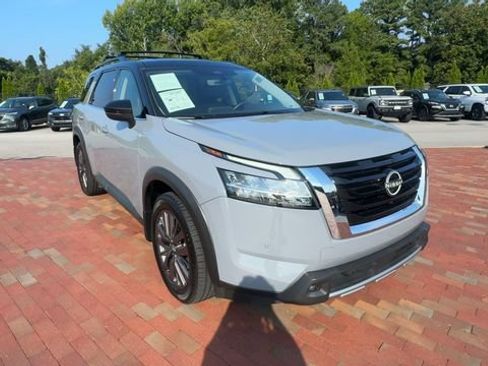 Used 2023 Nissan Pathfinder SL w/ SL Premium Package AWD/4WD image 5