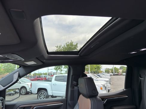 Used 2023 Chevrolet Silverado 1500 High Country w/ High Country Premium Package image 17