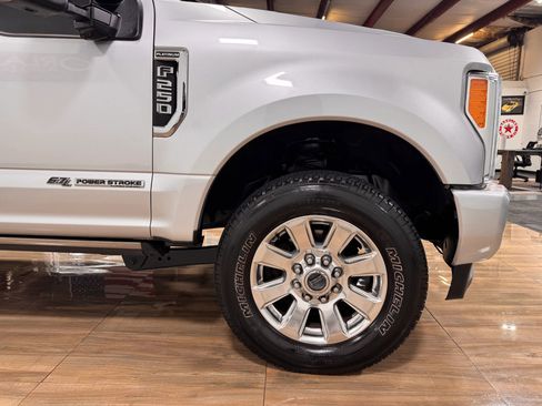 Used 2017 Ford F250 Platinum w/ Platinum Ultimate Package image 4