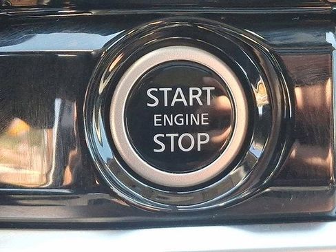 Used 2024 Nissan Pathfinder Platinum image 25