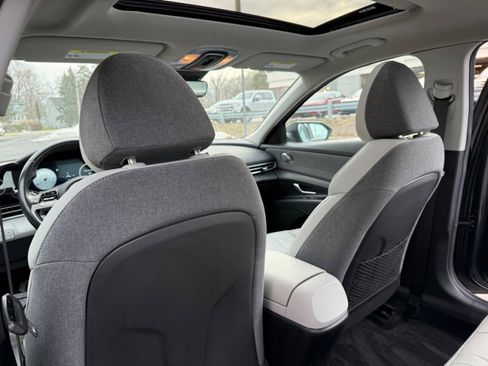 Used 2023 Hyundai Elantra Limited image 18
