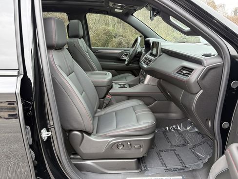 Used 2024 Chevrolet Suburban RST w/ Luxury Package image 15