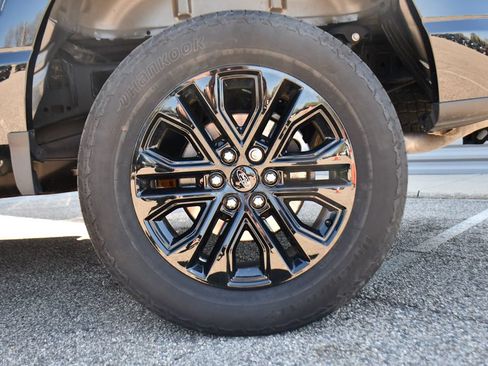 Used 2025 Ford F150 Lariat AWD/4WD image 39