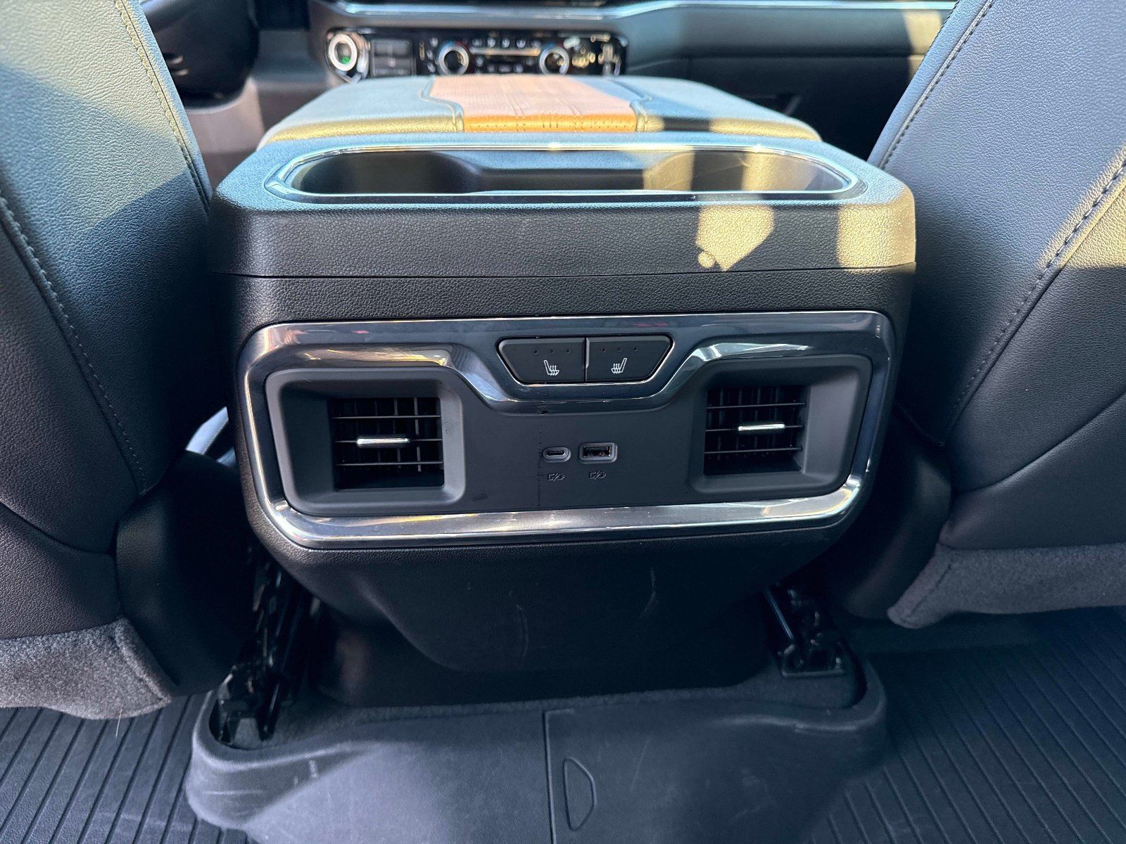 Used 2025 Chevrolet Silverado 1500 High Country w/ Technology Package AWD/4WD image 16