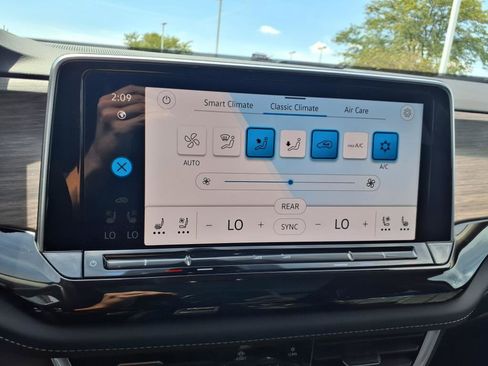 Certified 2025 Volkswagen Atlas SEL Premium R-Line image 15