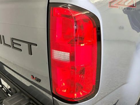 Used 2022 Chevrolet Colorado Z71 w/ Trail Boss Package AWD/4WD image 15