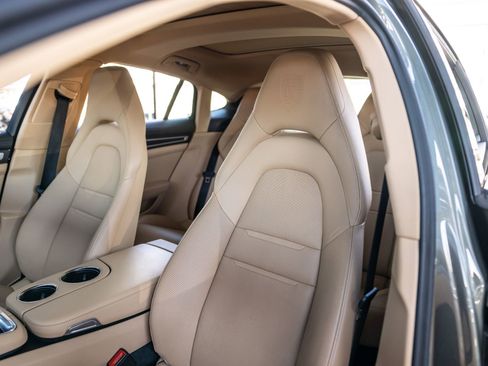 Certified 2023 Porsche Panamera Platinum Edition image 5