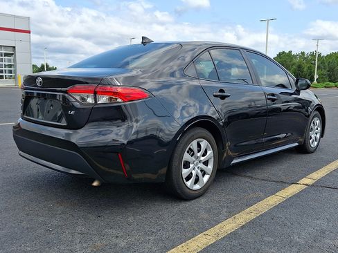 Used 2021 Toyota Corolla LE FWD image 4