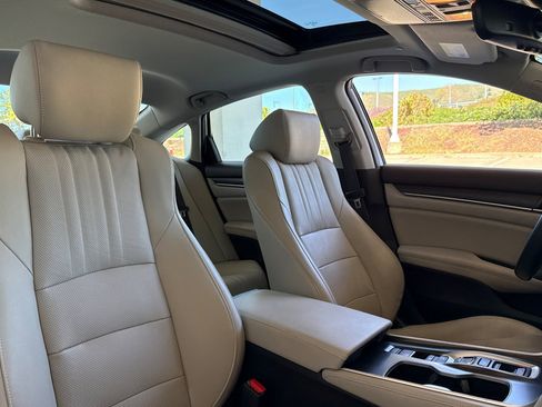Used 2020 Honda Accord Touring image 31