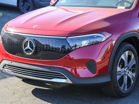 Used 2024 Mercedes-Benz EQB 300 4MATIC image 7