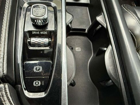 Used 2020 Volvo XC90 T6 R-Design image 24