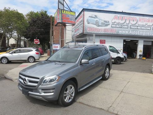Used 2016 Mercedes-Benz GL 450 4MATIC image 2