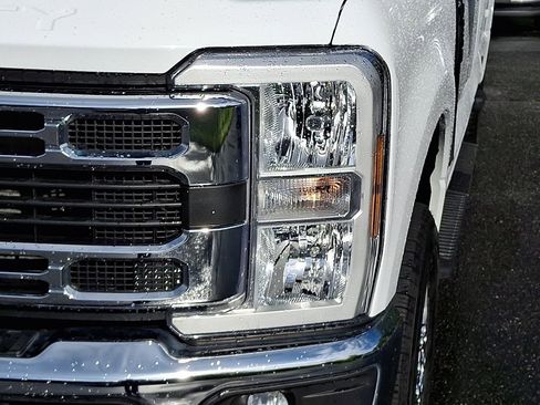 Used 2024 Ford F250 XLT AWD/4WD image 9