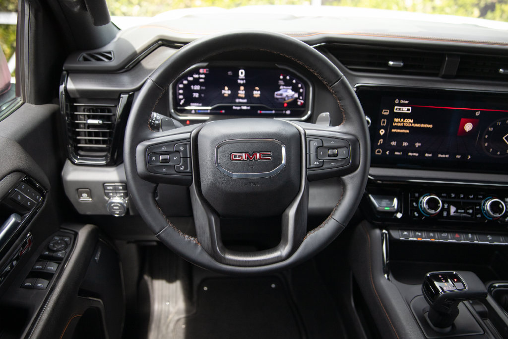 Used 2024 GMC Sierra 1500 AT4 w/ Technology Package AWD/4WD image 17