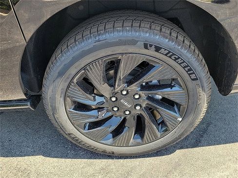 New 2025 Lincoln Navigator L Reserve w/ Jet Appearance Package image 9