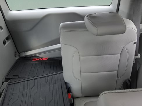 Used 2022 GMC Acadia SLT w/ Technology Package image 29