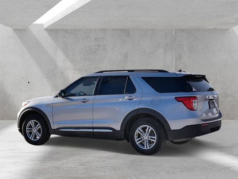 Used 2021 Ford Explorer XLT w/ Class III Trailer Tow Package AWD/4WD image 4