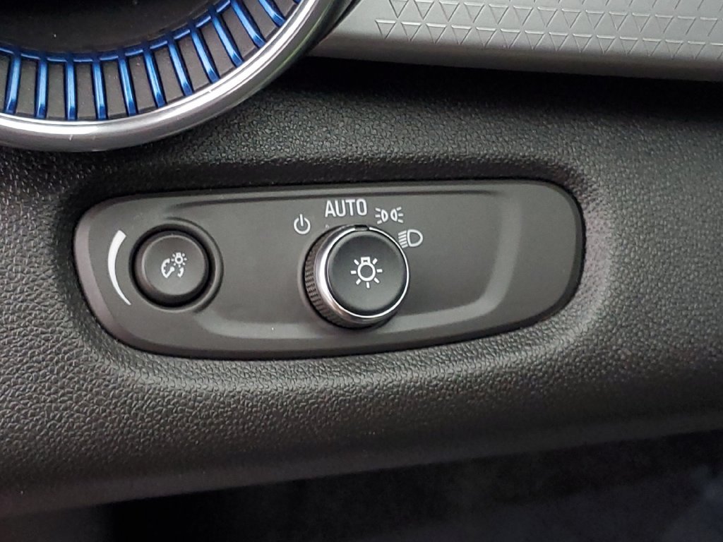 Used 2025 Chevrolet Trax LT FWD image 21