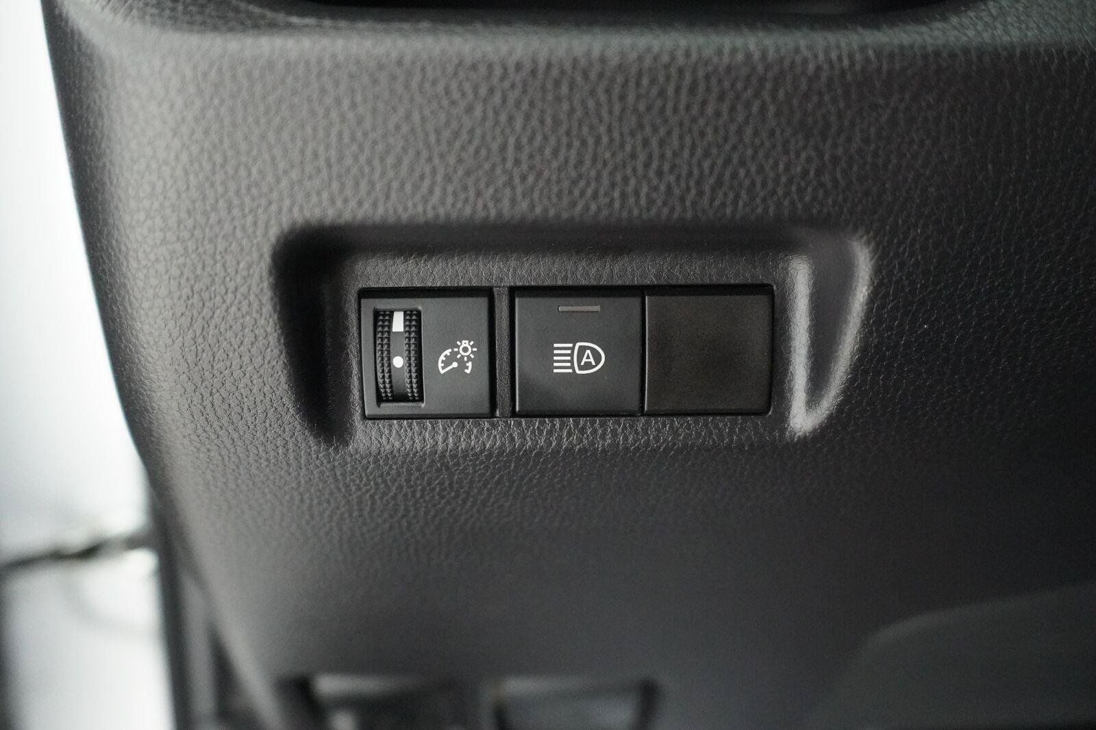 Used 2025 Toyota RAV4 LE AWD/4WD image 14