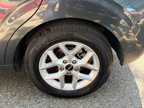 Used 2025 Kia Soul LX w/ LX Technology Package FWD image 28