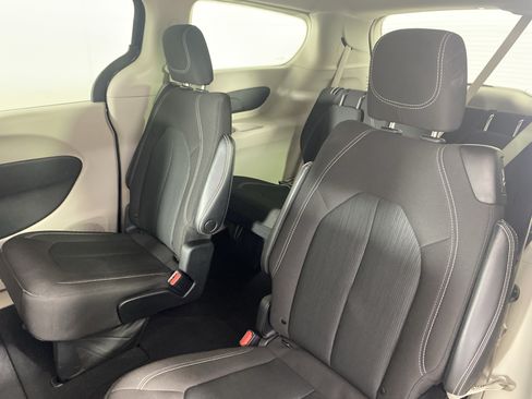 Used 2023 Chrysler Voyager LX FWD image 28