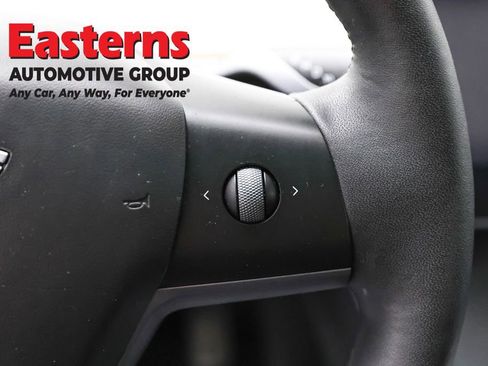 Used 2023 Tesla Model 3 Standard Range image 16