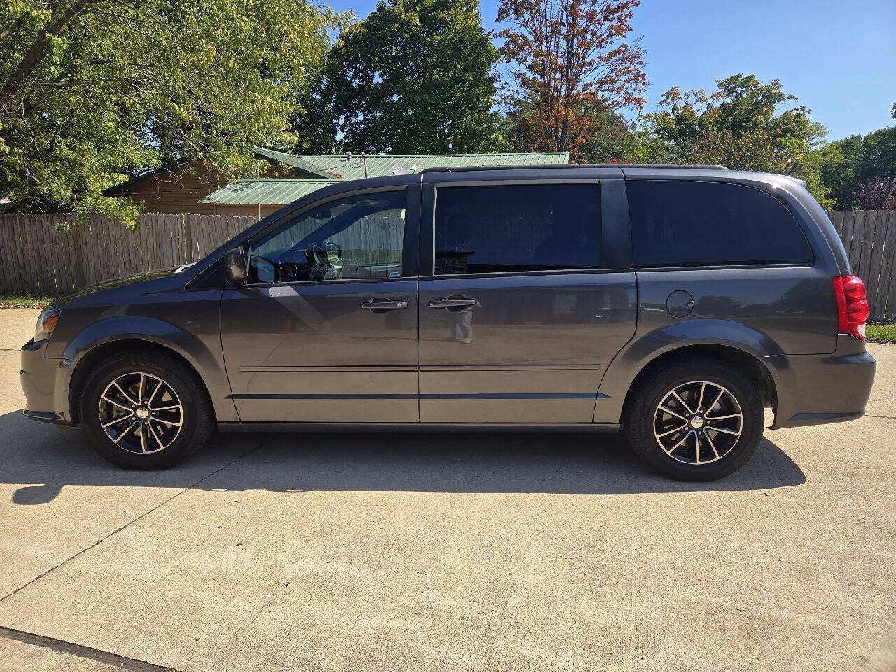 Used 2017 Dodge Grand Caravan GT FWD image 1