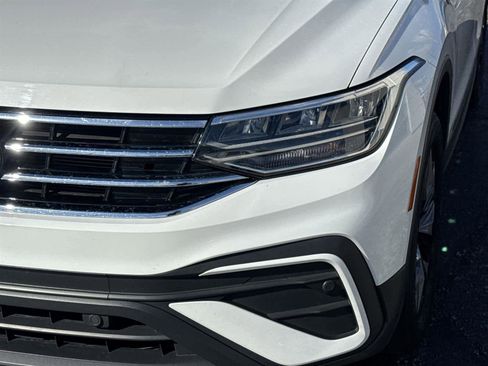 Used 2022 Volkswagen Tiguan SE image 9