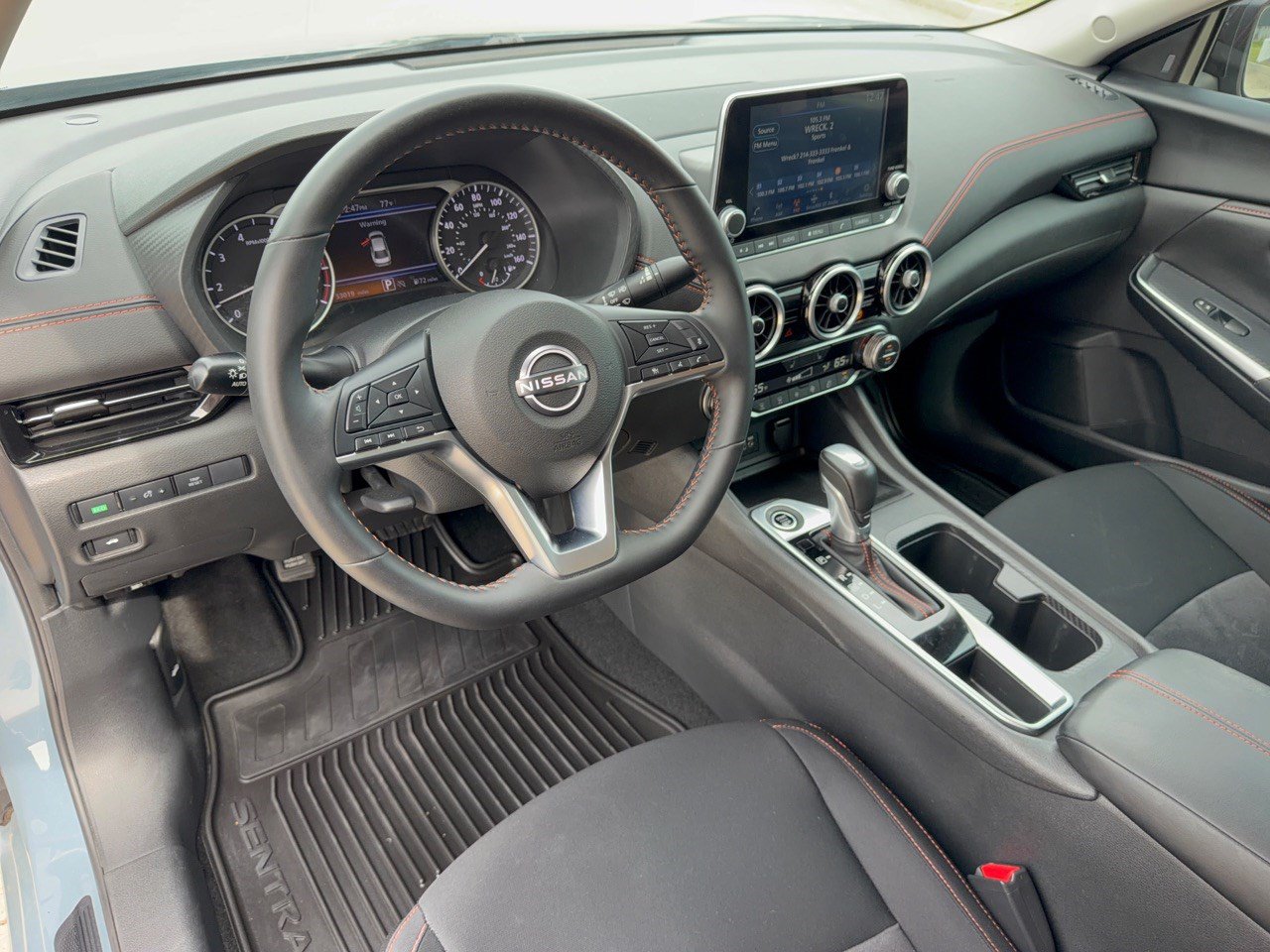 Used 2025 Nissan Sentra SR FWD image 4
