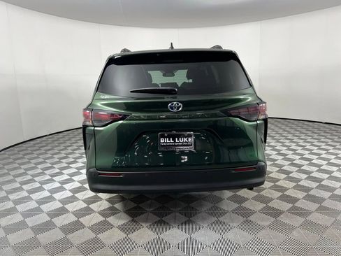 Used 2024 Toyota Sienna XLE image 7