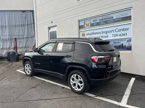 Used 2024 Jeep Compass Latitude AWD/4WD image 3