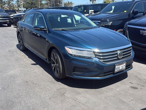 Used 2021 Volkswagen Passat 2.0T SE FWD image 1