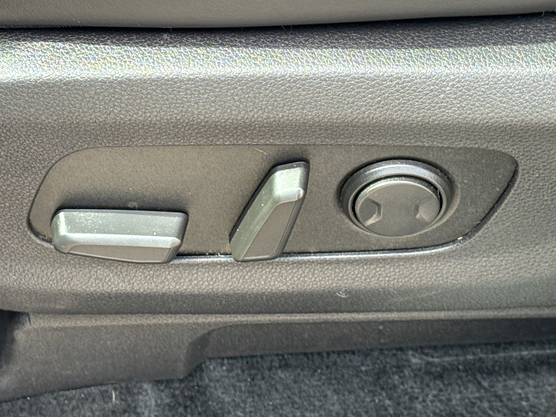 Used 2023 Kia Carnival EX FWD image 22