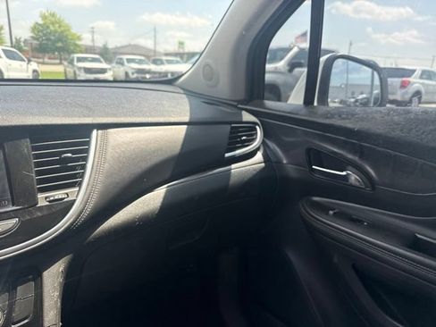 Used 2022 Buick Encore Preferred FWD image 15