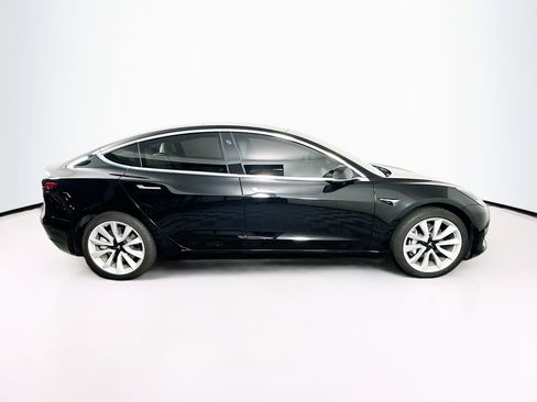 Used 2019 Tesla Model 3 Standard Range image 10