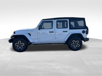 Used 2024 Jeep Wrangler Sahara video 2