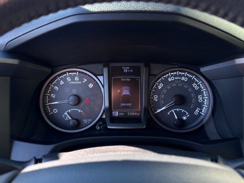 Used 2017 Toyota Tacoma TRD Off-Road image 21