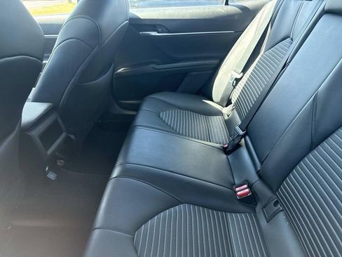 Used 2024 Toyota Camry SE image 9