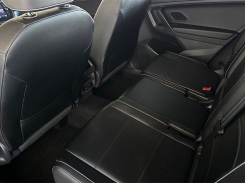 Used 2021 Volkswagen Tiguan SE R-Line image 11