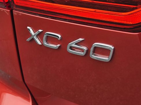 Used 2021 Volvo XC60 T5 Inscription w/ Advanced Package image 33