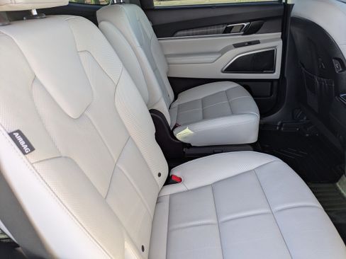 Used 2024 Kia Telluride SX w/ Towing Package image 14